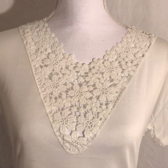 ✅HOST Pick✅ Short Sleeve Crochet Design Top, Size Large - Picture 2 of 7